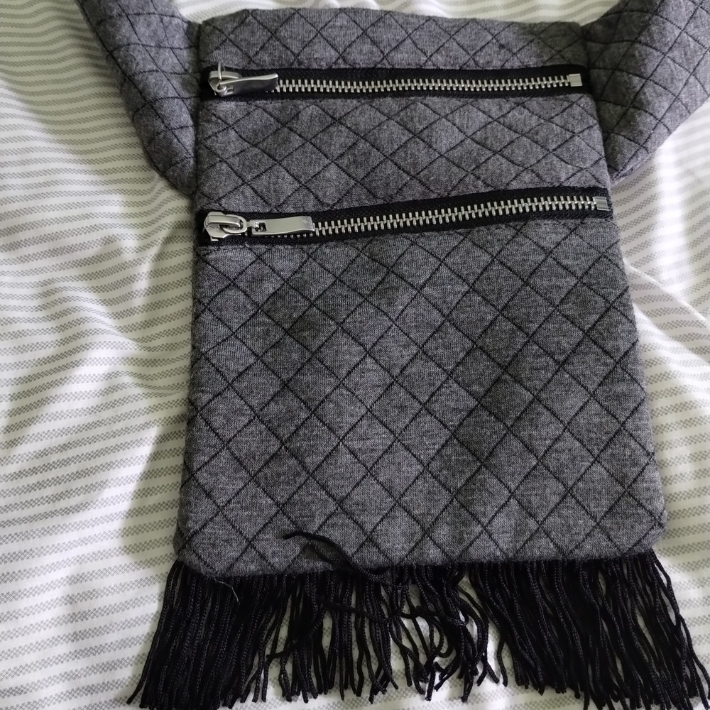 Elegant Quilted Crossbody Bag with Fringe